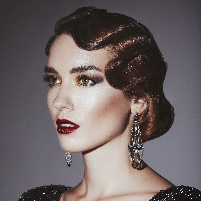 How to incorporate a vintage theme into your hair and make-up