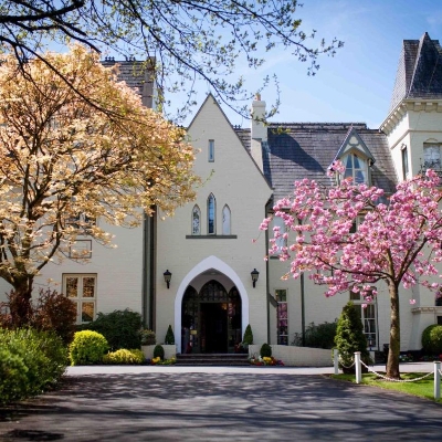 Glen-Yr-Afon is an award-winning wedding venue with 28 bedrooms