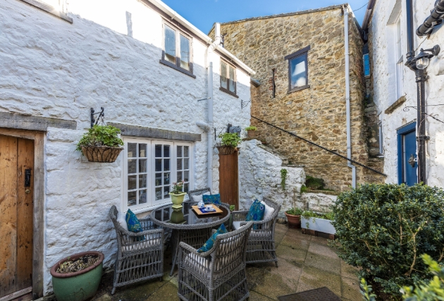 Courtyard shot of cottage and dining