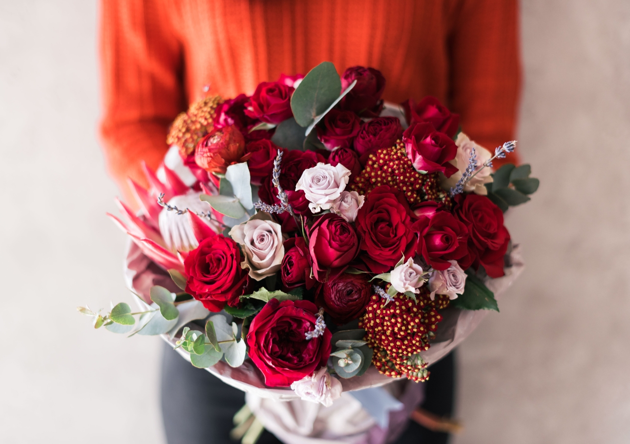 a flower bouquet of red roses
