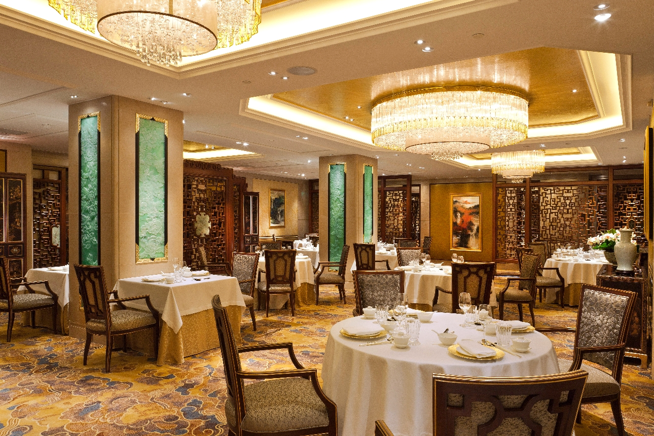 grand restaurant, large chandeliers, eastern vibe